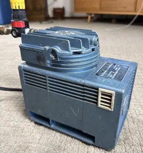 P-180 Bell Vintage And Gossett Duraire 1/10 Hp Air Compressor Blue Rare Turns On