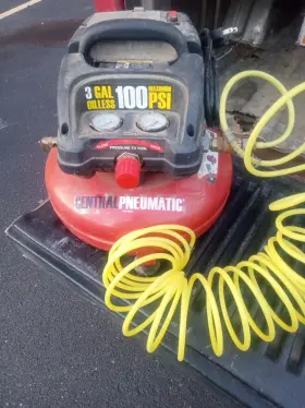 60637 Central Pneumatic Used Pancake Air Compressor 3 Gal 100 Psi With Hose