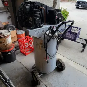 8090250615 Chicago Pneumatic Air Compressor - 2hp 26 Gal 130 Max Psi Oil Lubricated