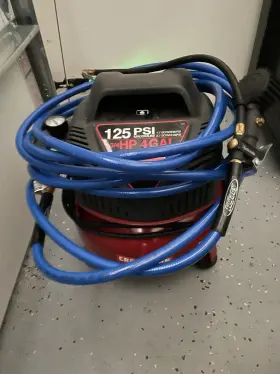 15215 Craftsman 125 Psi Air Compressor. Includes Tire Inflation Attachment. Used