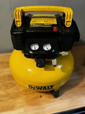 Dwfp55126 Dewalt 120v 165 Psi Pancake Compressor