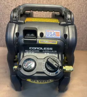 Dxcm2520 Dewalt 20v Flexvolt 2.5 Gallon Cordless Air Compressor Tool Only