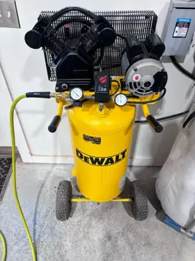 Dxcmla1682066 Dewalt Portable Electric Air Compressor 20 Gal. 155 Psi 120v/240v Wheeled Steel