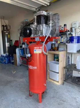 Gis Gs35/100/600 New Gs35 Industrial Air Compressor 5.5hp 3-phase 600 L/min Made In Italy