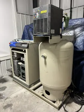 Wf815512 Hitachi Lightly Used Air Compressor And Tank With Chiller 120 Gallon
