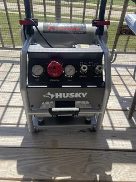 3320445 Husky Portable Electric Silent Air Compressor 4.5-gallon 1.3-hp 2-quick Couplers 3320445 Husky Portable Electric Silent Air Compressor 4.5-gallon 1.3-hp 2-quick Couplers