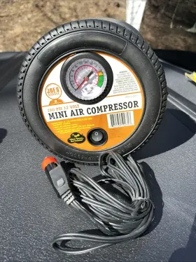 Joe S Garage 762164500313 Portable Compact Air Compressor 260 Psi 12 Volt Tire-shaped Black