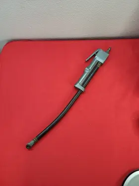 506-18 Milton Vintage Tire Pressure Inflator Gauge Great Condition