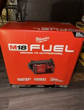 2840-80 Milwaukee 2gal 18v Air Compressor - Red 2840-80 Milwaukee 2gal 18v Air Compressor - Red