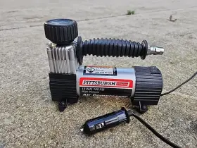 68284 Pittsburgh Automotive High Volume Air Compressor 12 V 100 Psi No Hose